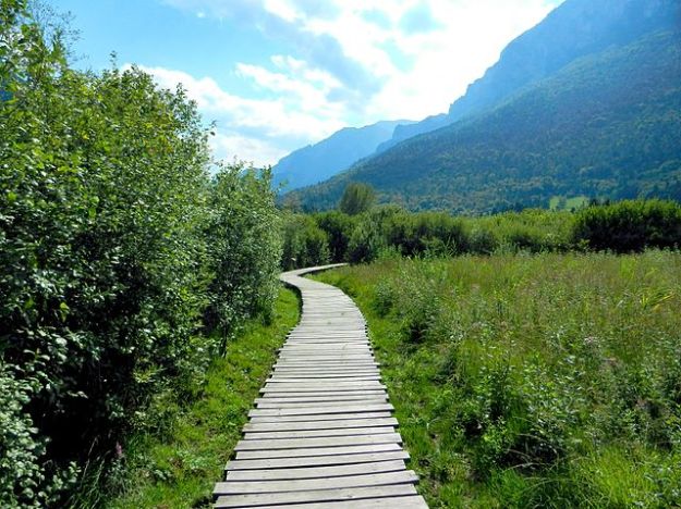 640px-Path_of_biotope_of_Fiavè